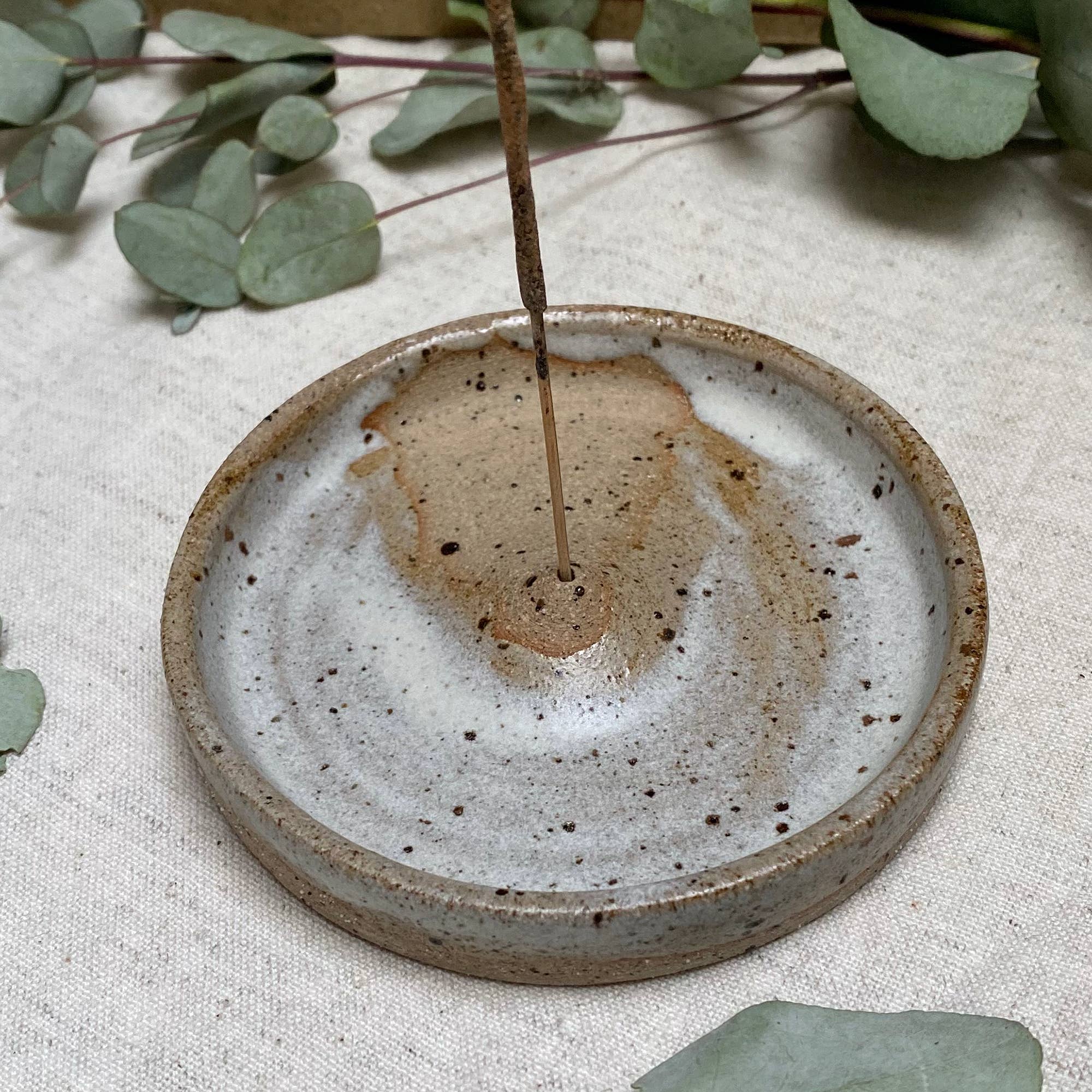 Ceramic incense burner speckled cream