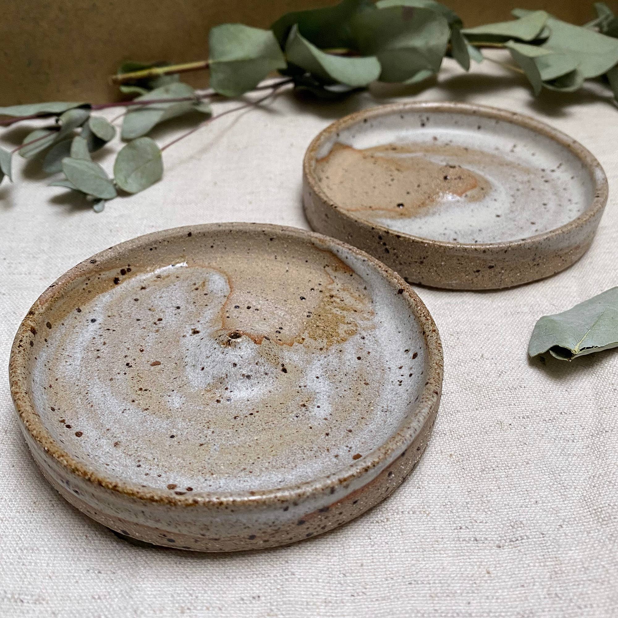 Ceramic incense burner speckled cream