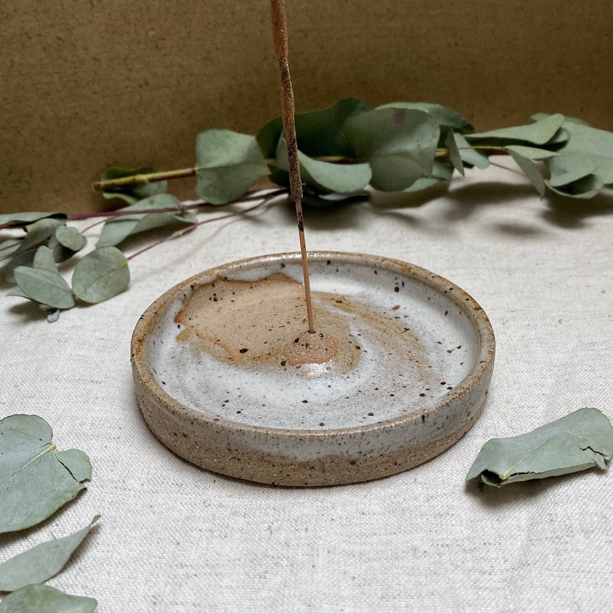 Ceramic incense burner speckled cream